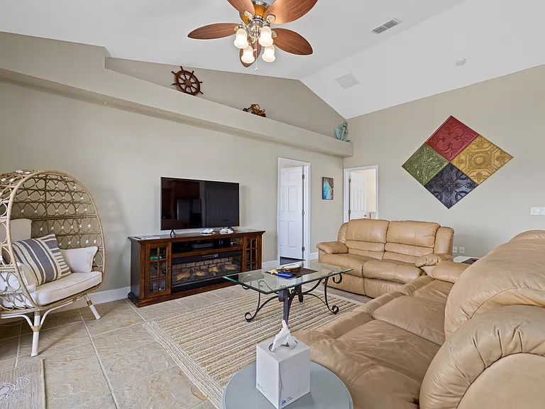 2869 N Rivers Edge Blvd — Photo 9