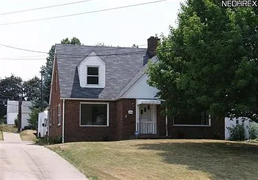 1120 Colonial Blvd NE photo 1