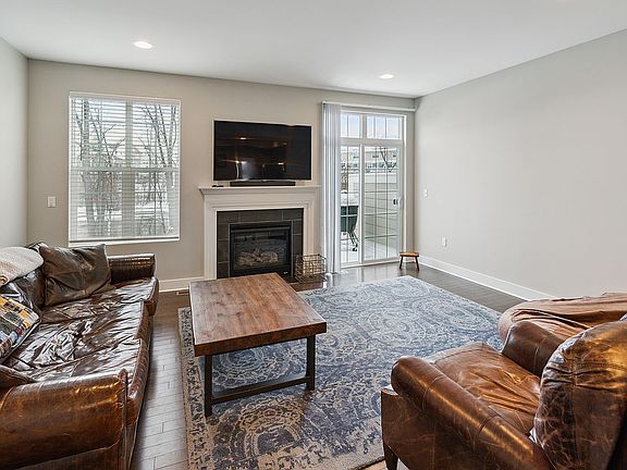 5th image of 2531 W Towne St #60