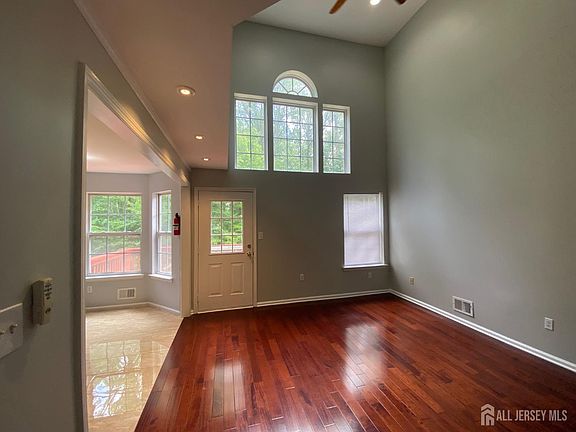 3rd image of 120 Briarwood Dr