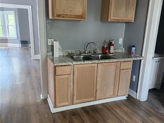 3rd image of 10006 Lamontier Ave