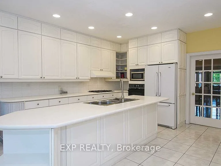 220 Viewmount Ave — Photo 11