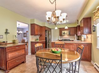 2 Revere Pl, Freehold, NJ 07728