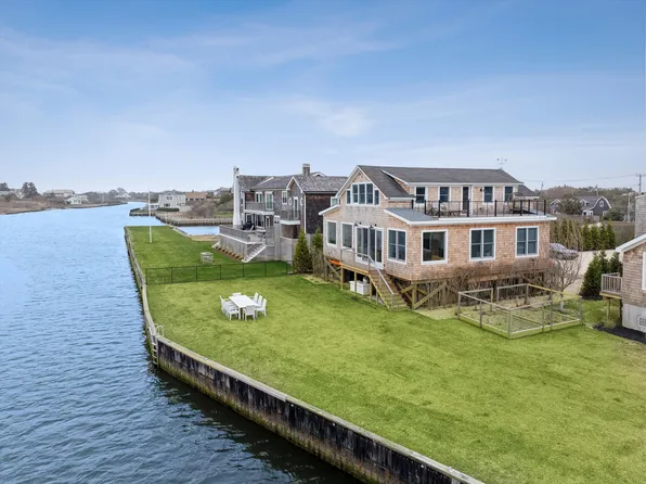 61 Dune Rd, Quogue, NY 11959