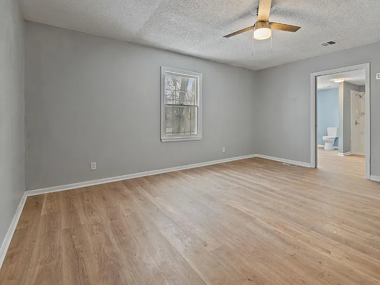 2321 E Mossman Ave — Photo 10