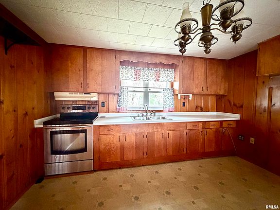 3rd image of 1950 Greenhill Rd