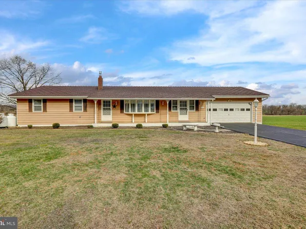 9517 Longswamp Rd, Mertztown, PA 19539