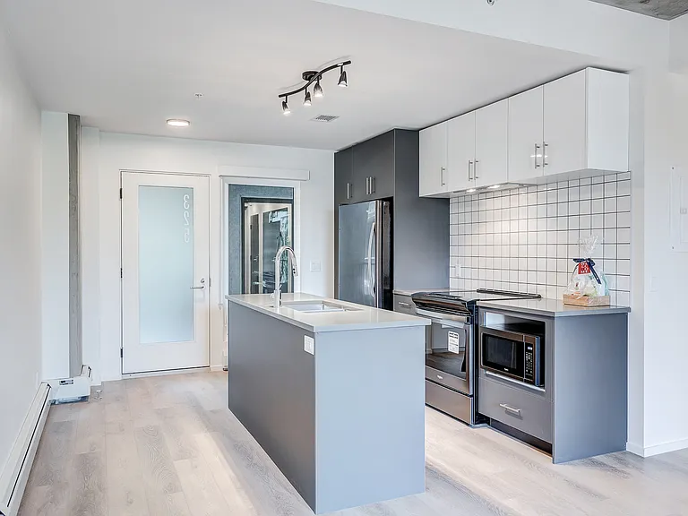 918 McPherson Sq NE — Photo 3