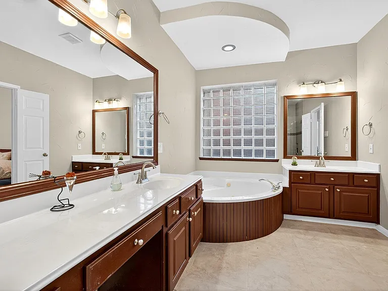 18502 Berry Leaf Ct — Photo 16