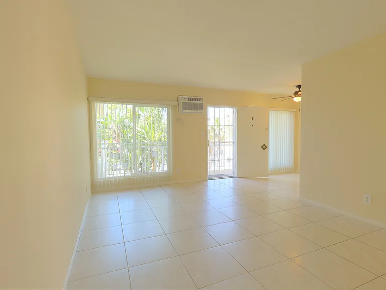 4808 Riverton Ave #7 — Photo 10