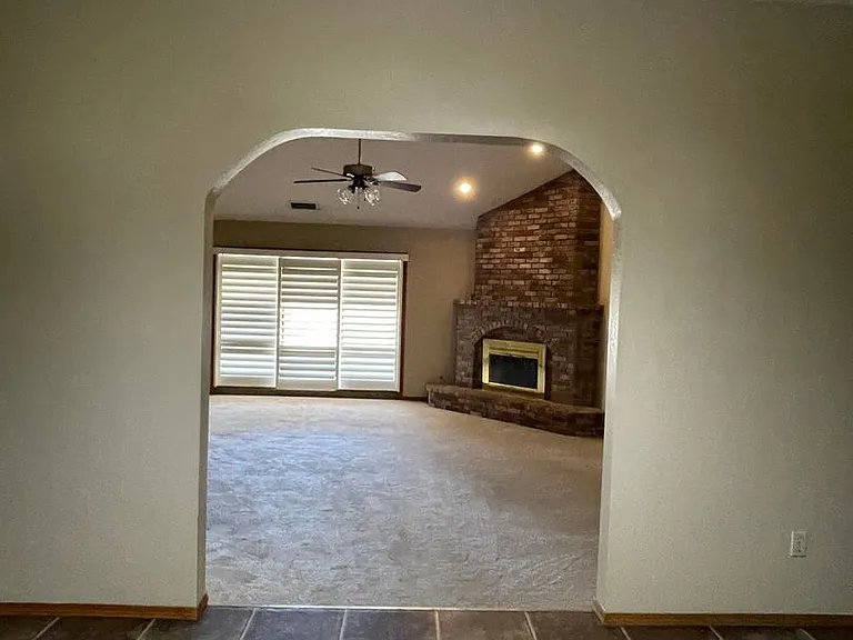 605 E Babcock Ave — Photo 2