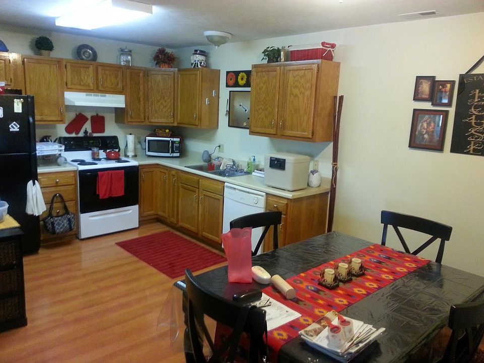 1st image of 140-142 Westhaven Dr