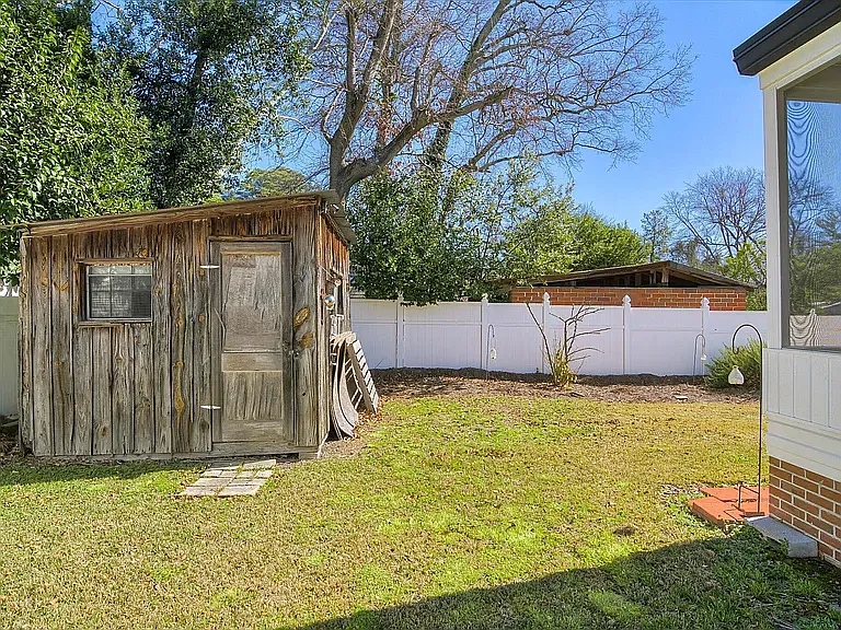 1004 Murphy St — Photo 16
