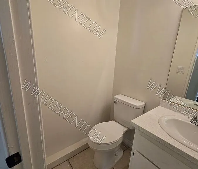 9817 N Loop Blvd #B — Photo 7