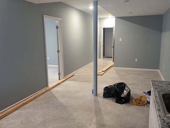 5th image of 96 Schley St #1
