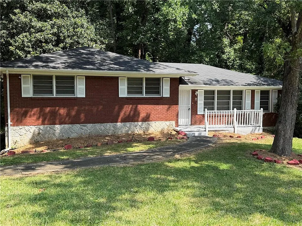 1936 Fort Valley Dr SW