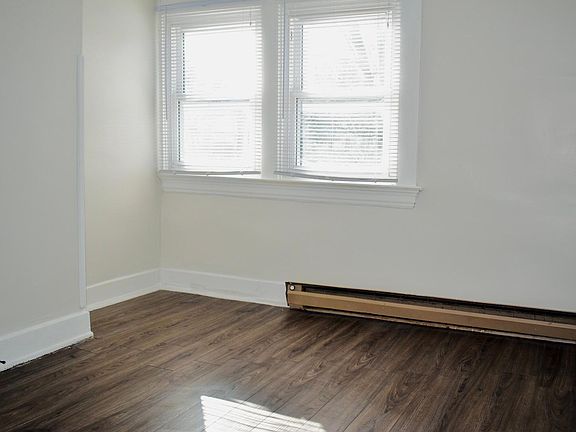 5th image of 2424 Maplewood Ave #3