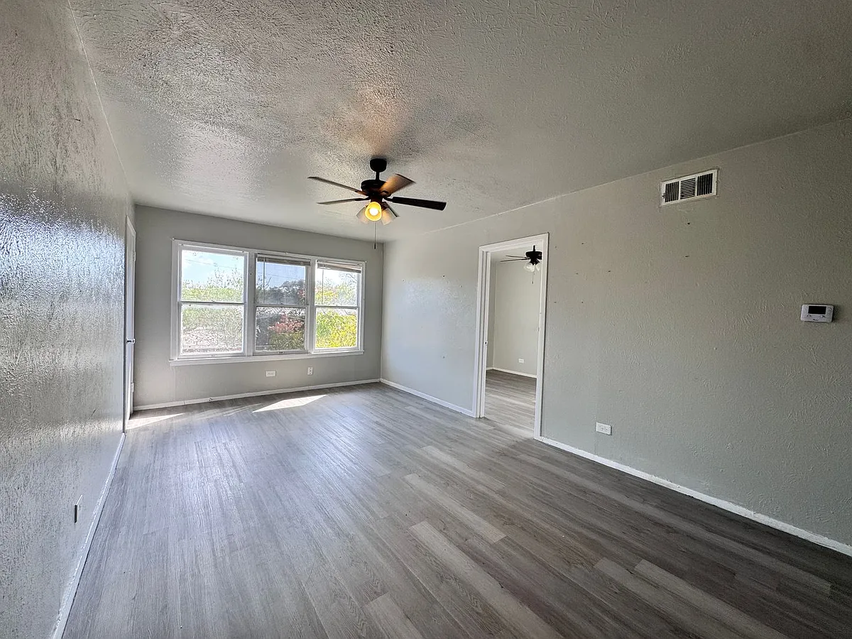 Building Photo - 3120 Santa Fe St #7