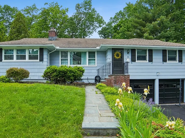 31 Albright Cir — Photo 1