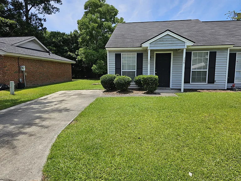 117 Hunt Club Ct — Photo 2