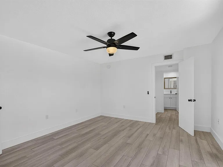 2101 21st Way — Photo 10