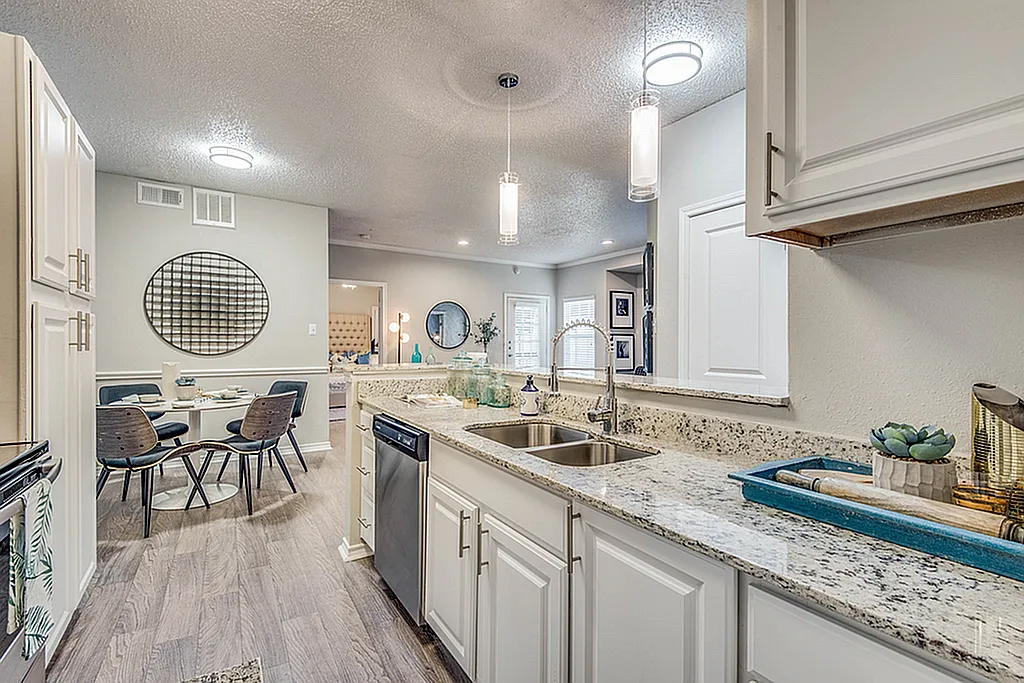 Estates at Las Colinas — Photo 4