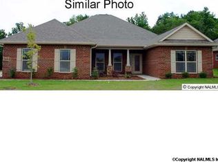 2611 Park Hampton Dr, Owens Cross Roads, AL 35763