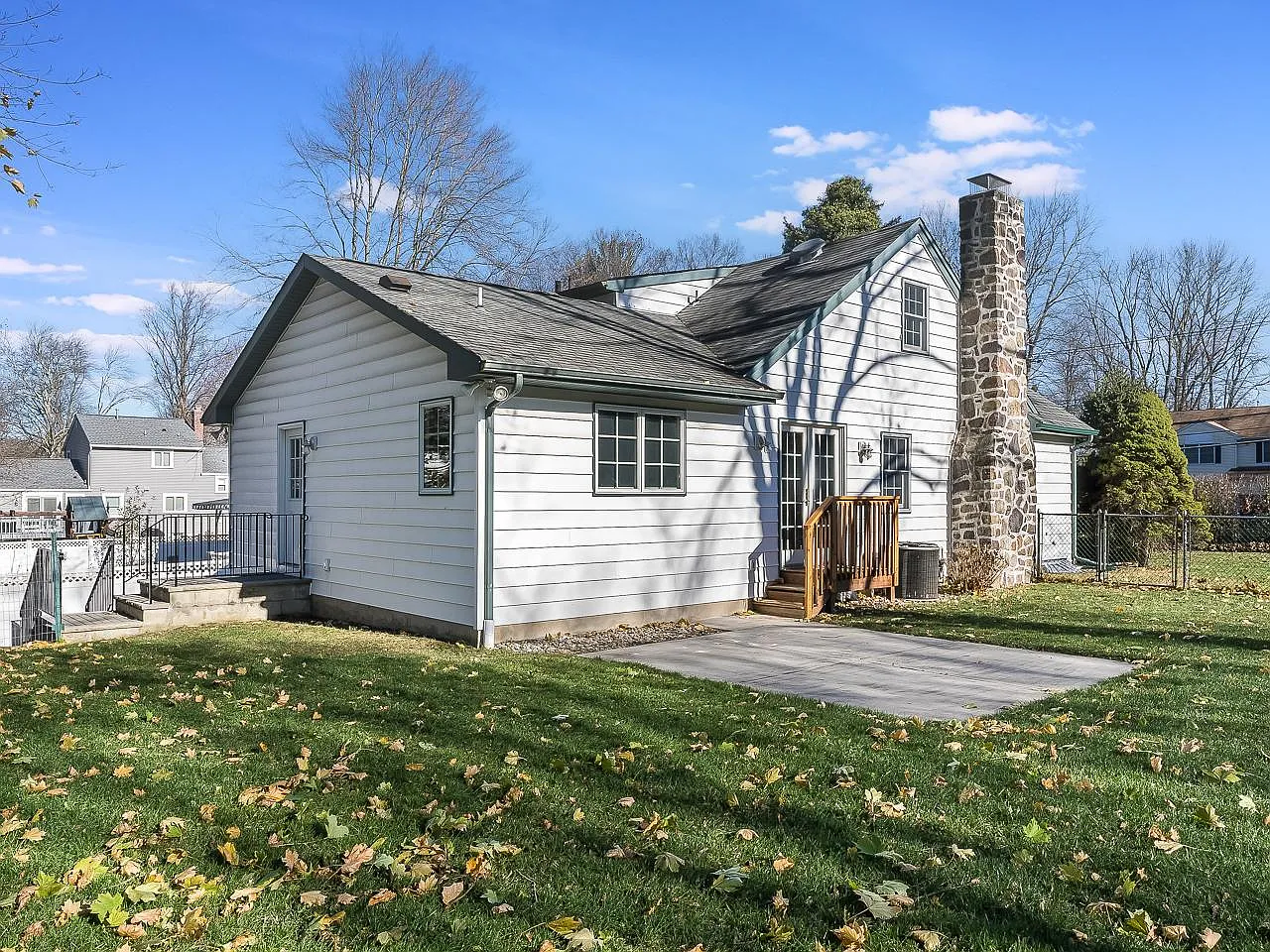 3 bed, 2188 sqft, $4,400 — Photo 3