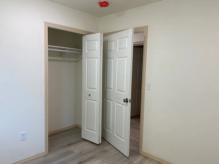 111 W Brooks St — Photo 10