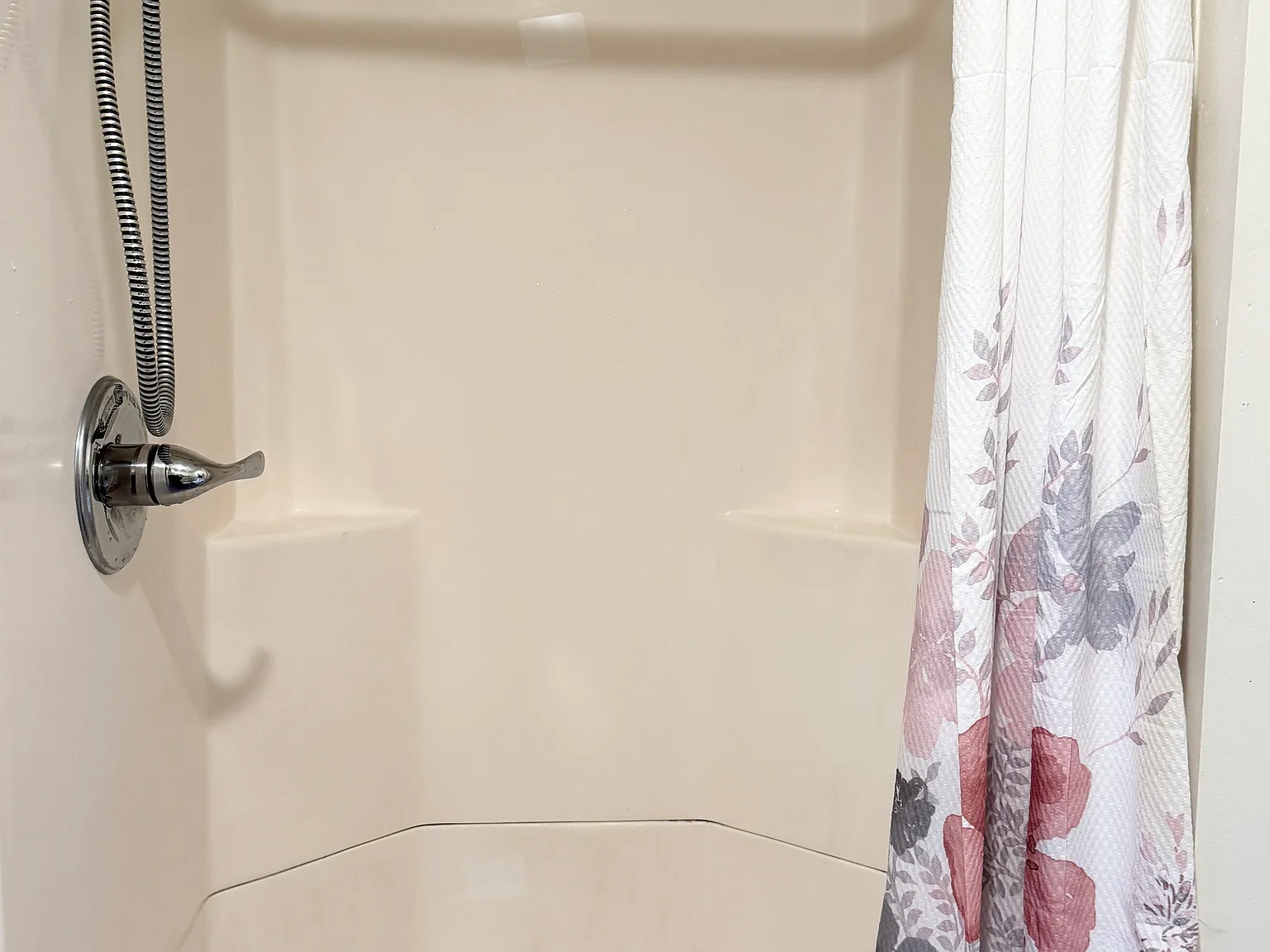 Studio, 400 sqft, $850 — Photo 3