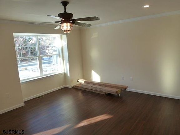 2nd image of 302 S Yam Ave