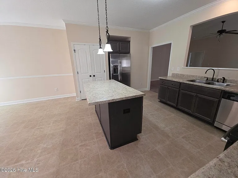 732 Edenberry St — Photo 2