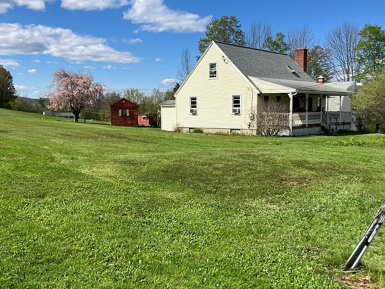 175 1st Crown Point Rd — Photo 3