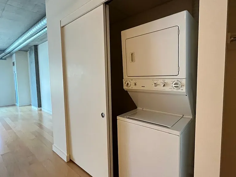1926 W Burnside St #204 — Photo 11