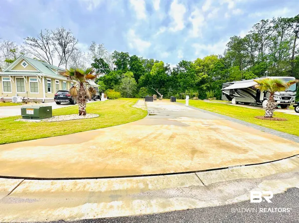 12477 Gateway Dr, Elberta, AL 36530