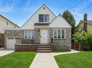 100 Elizabeth Street, Floral Park, NY 11001