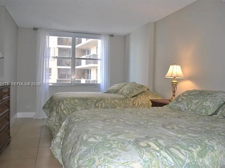 6039 Collins Avenue Cu #1006 — Photo 18