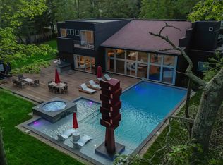 121 Montauk Hwy, East Hampton, NY 11937