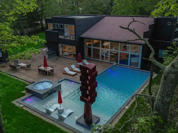 121 Montauk Hwy, East Hampton, NY 11937