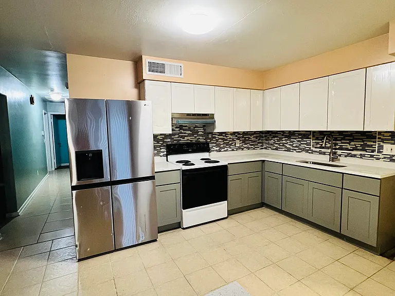 2285 SW Avenue C — Photo 8