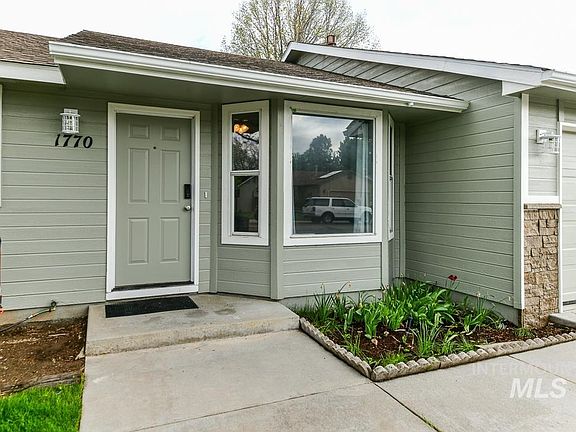 4th image of 1770 E Oakcrest Dr