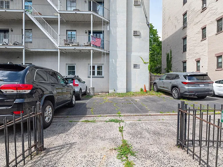 1103 Washington St #6 — Photo 2