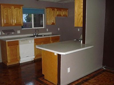 kitchen and breakfast bar