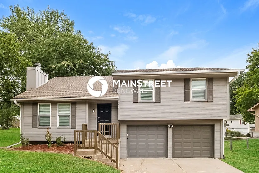 7037 N Holmes St — Photo 1