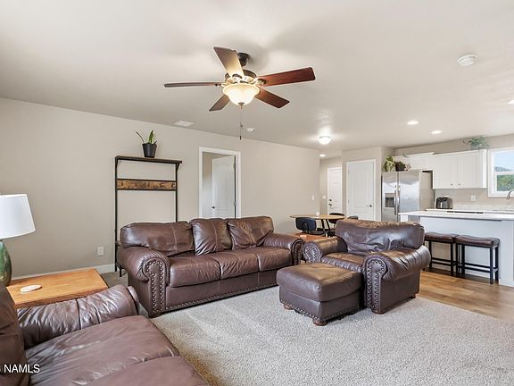 4th image of 860 E Alimos Way