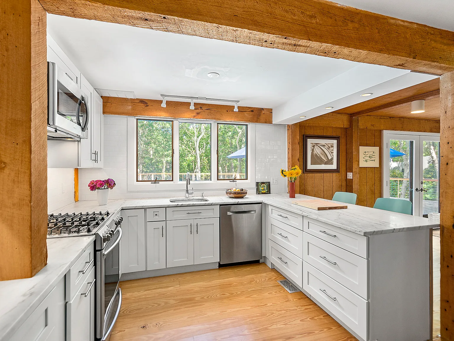 East Hampton Home - Modern Home — Photo 4