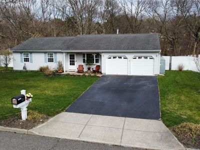 35 Roosevelt Avenue, Selden, NY, 11784