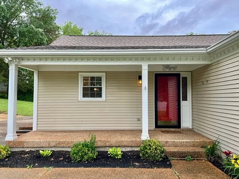 720 Eugenia Ct — Photo 3