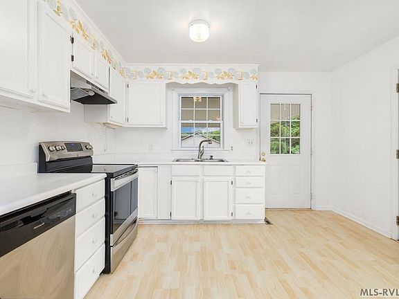 3rd image of 800 Woodland Dr