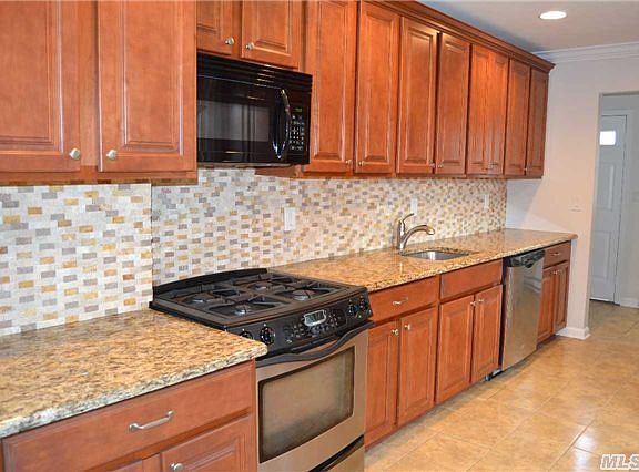 4th image of 15 Hart Ln
